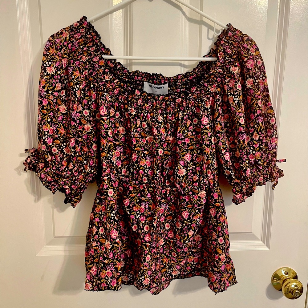 Old Navy. Size M.